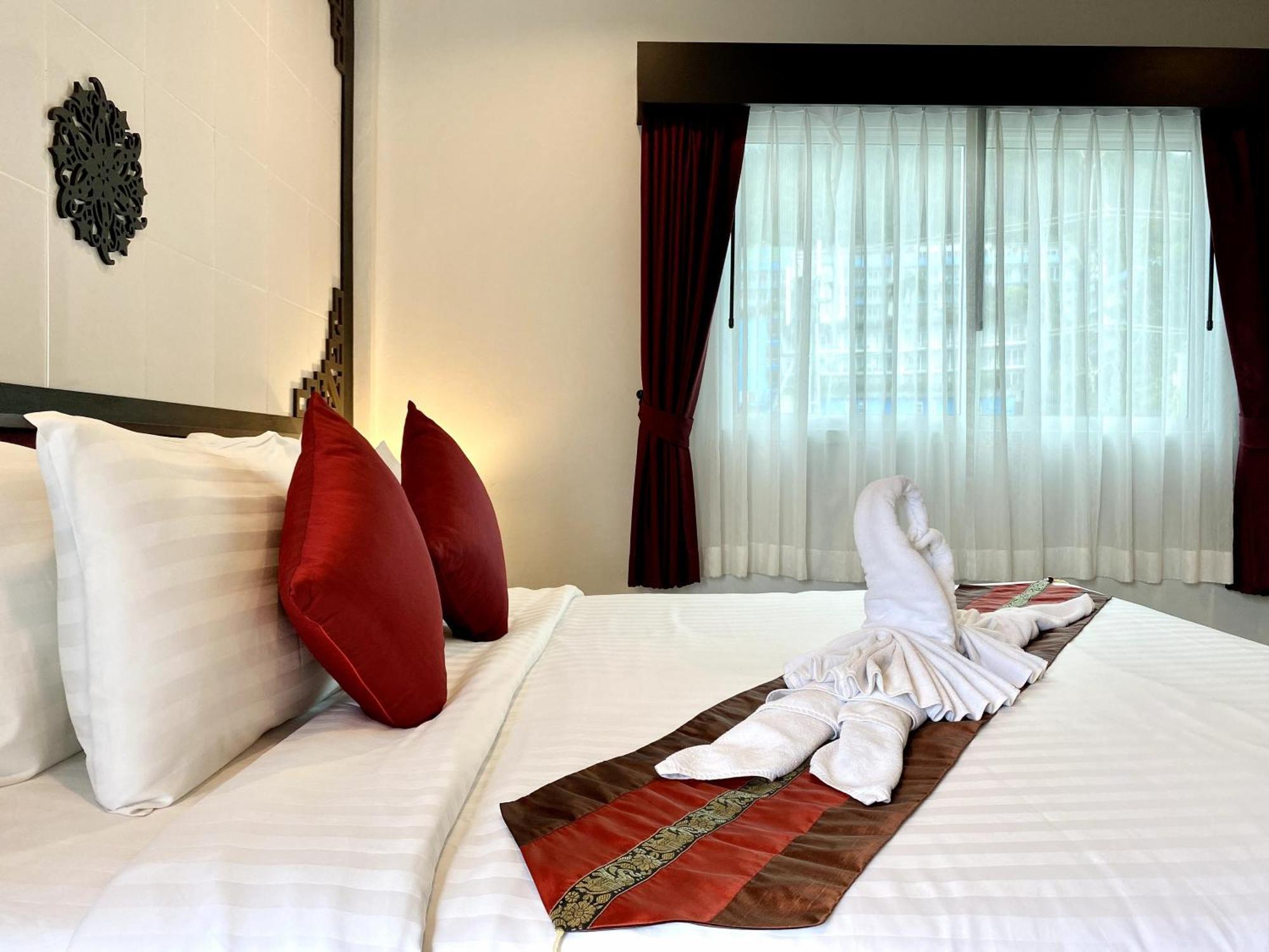 Sunray Beach Hotel Patong 외부 사진