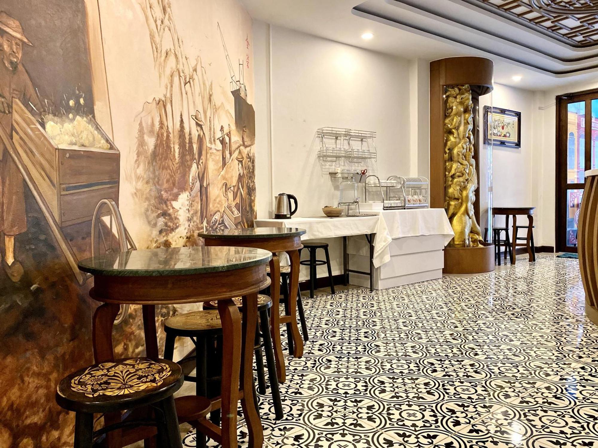 Sunray Beach Hotel Patong 외부 사진