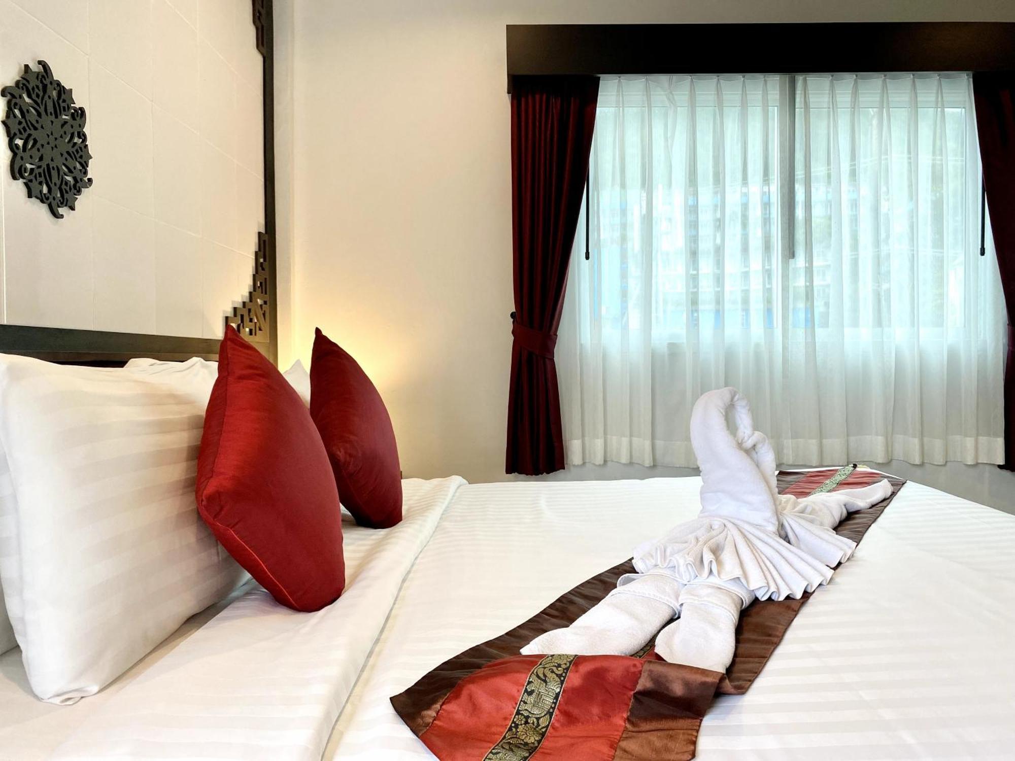Sunray Beach Hotel Patong 외부 사진