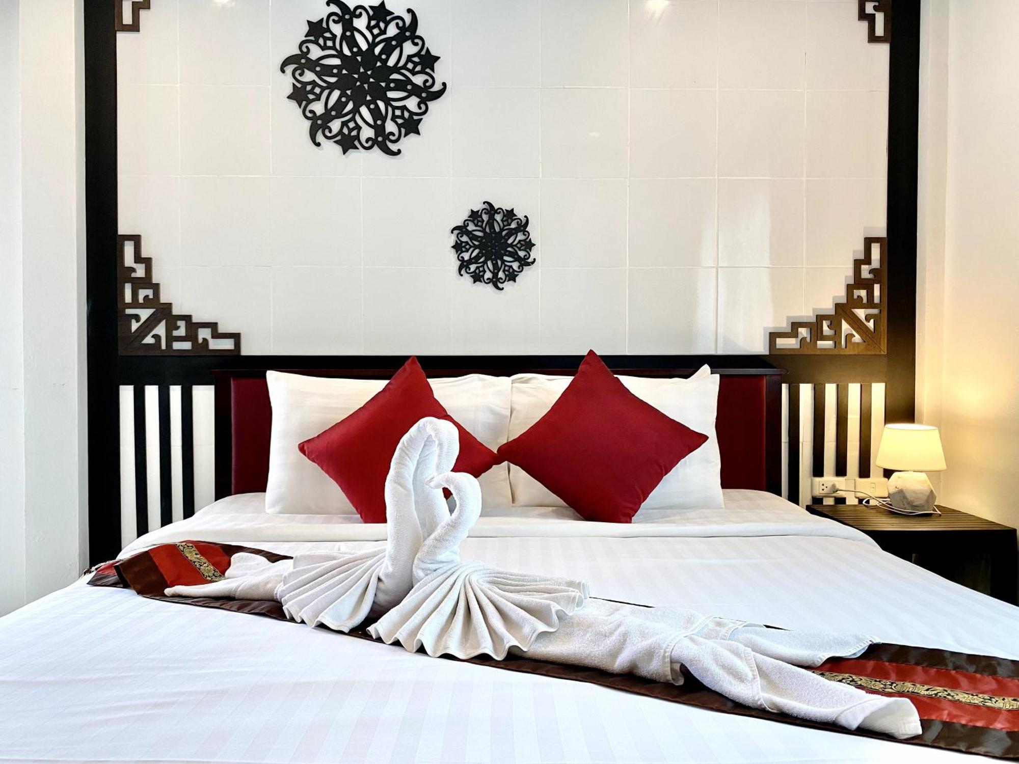 Sunray Beach Hotel Patong 외부 사진