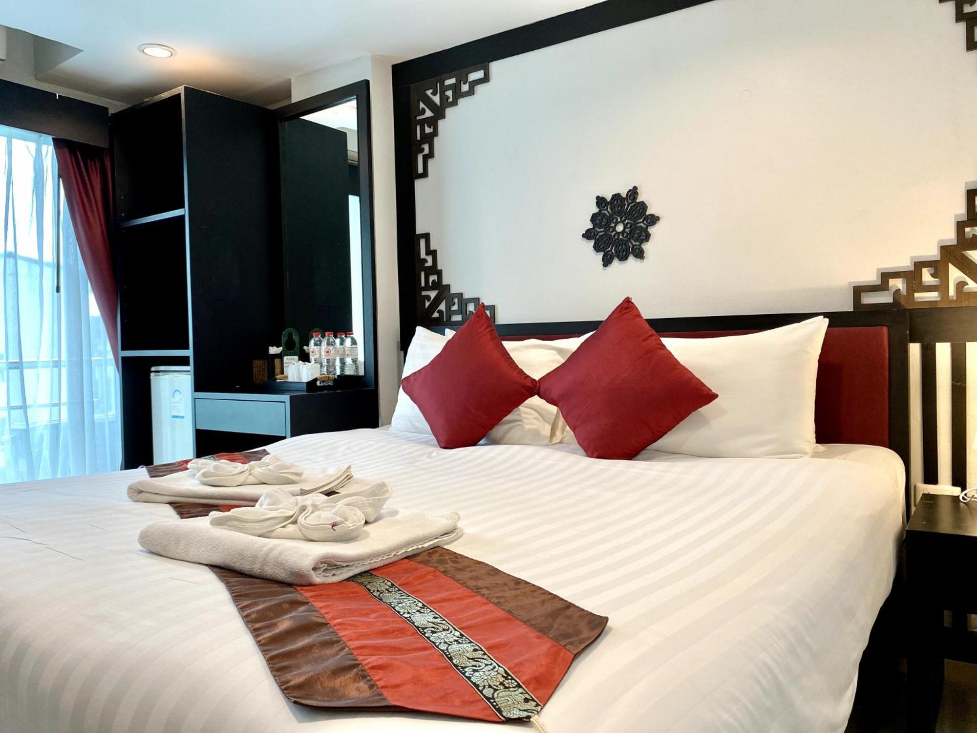 Sunray Beach Hotel Patong 외부 사진