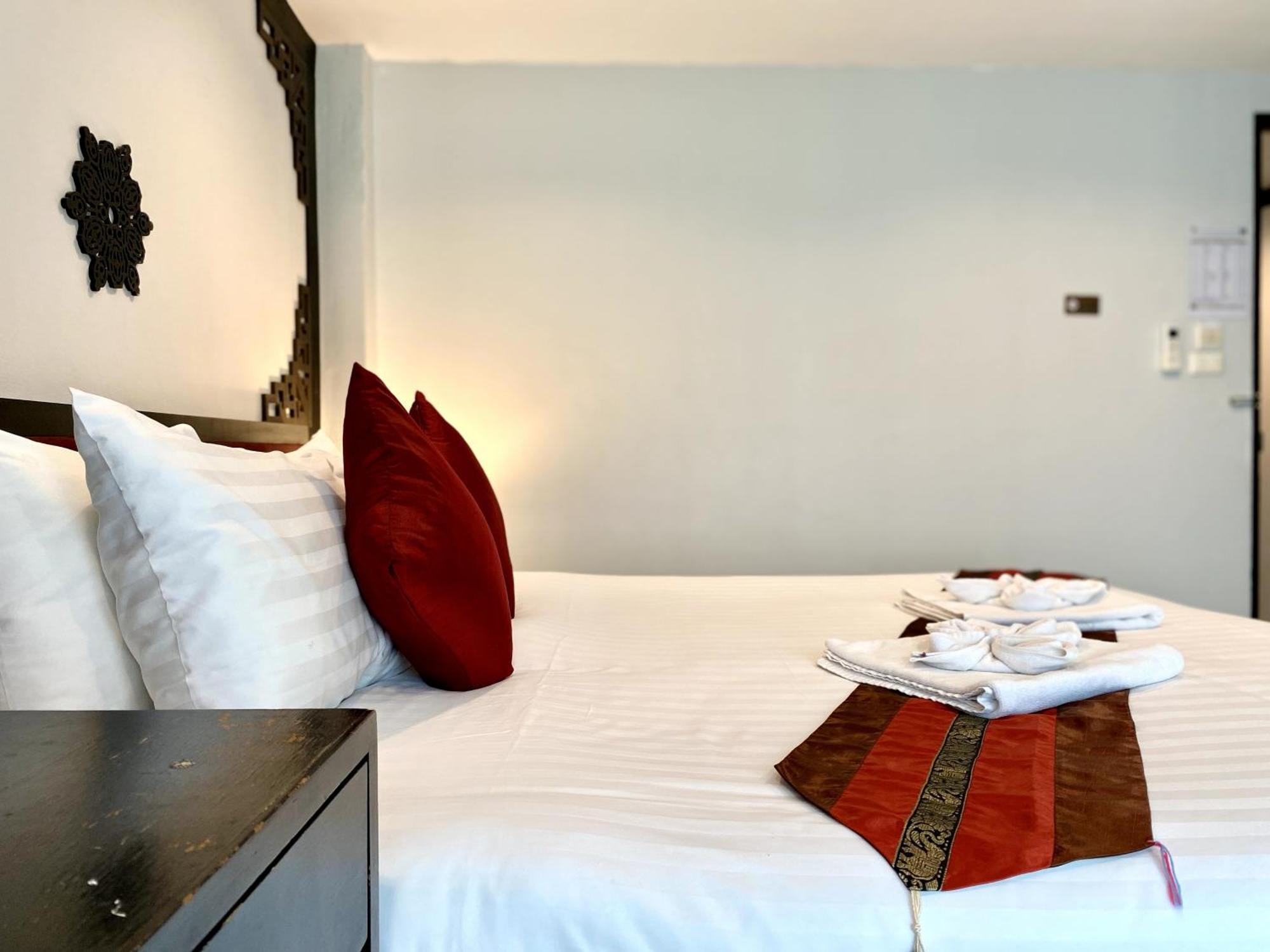 Sunray Beach Hotel Patong 외부 사진