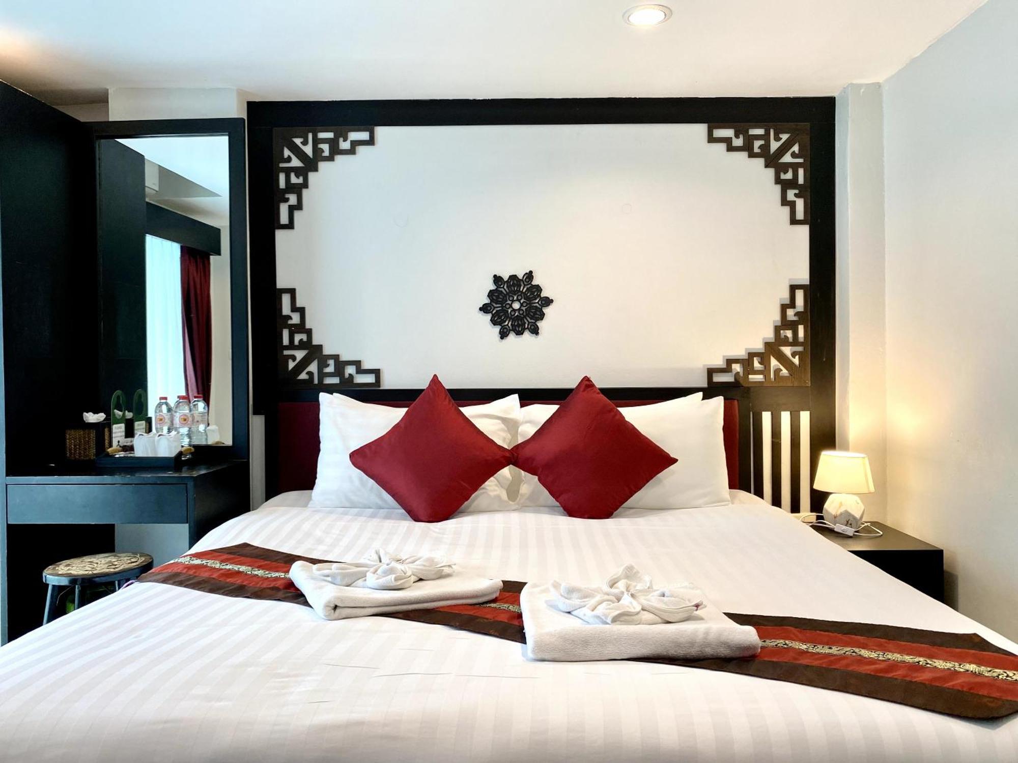Sunray Beach Hotel Patong 외부 사진